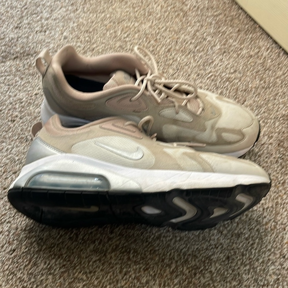 Women’s Nike Air max 200